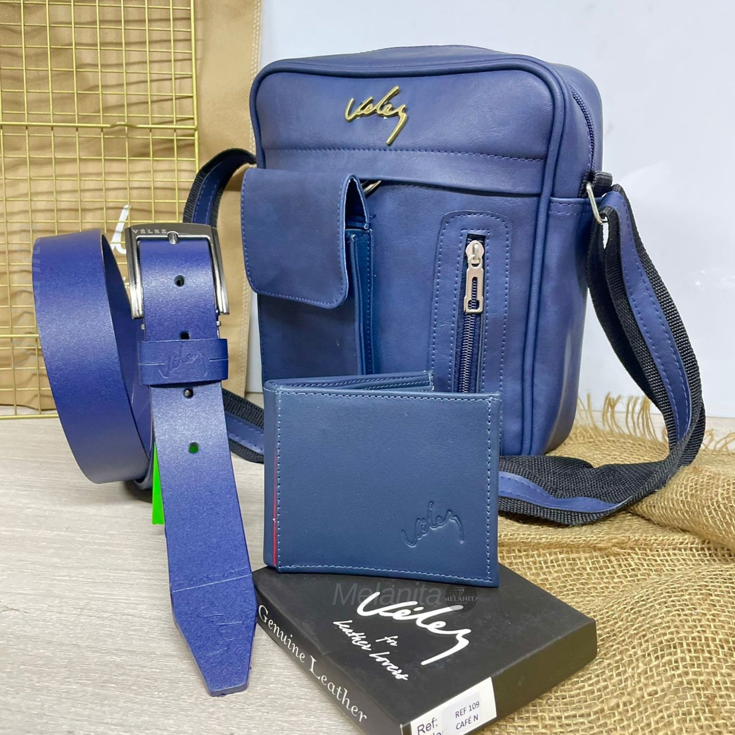Trio Caballero Réplica Vélez Ref. Axel | Carriel con Porta Celular + Billetera + Correa en Cuero + Bolsa Tula