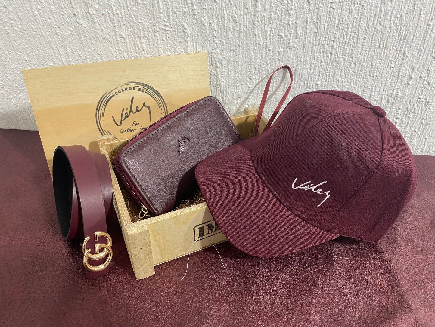 Trío Dama Gorra + Correa Doble Faz + Billetera Doble Cierre con Caja | Réplica Vélez & Gucci