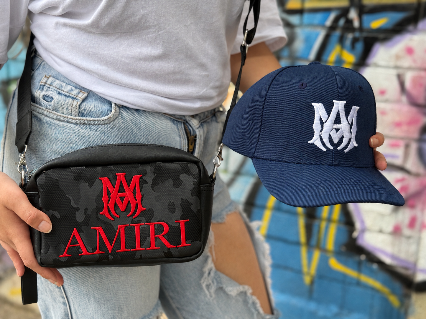Duo AMIRI | Gorra Drill Premium + Bolso Crossbody Unisex