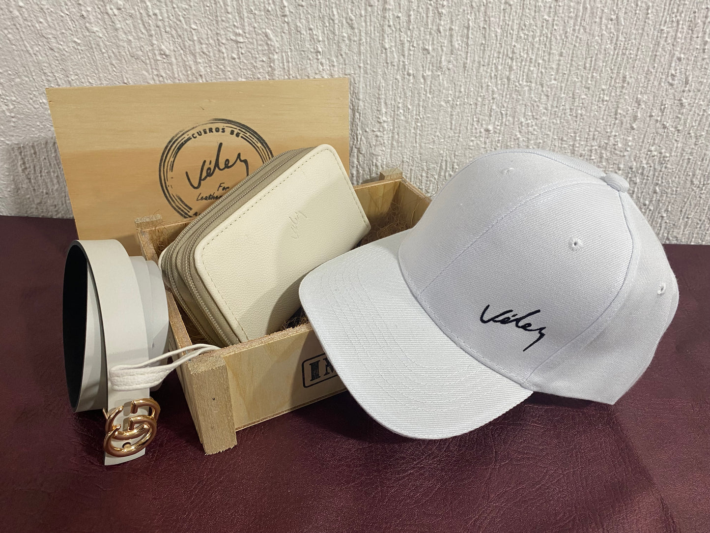 Trío Dama Gorra + Correa Doble Faz + Billetera Doble Cierre con Caja | Réplica Vélez & Gucci