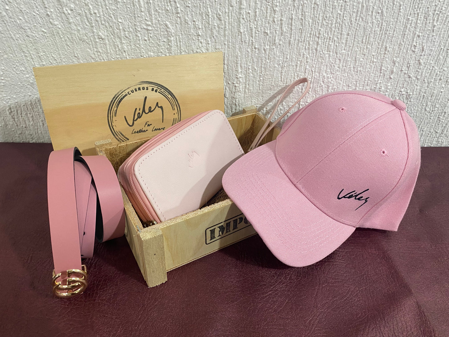 Trío Dama Gorra + Correa Doble Faz + Billetera Doble Cierre con Caja | Réplica Vélez & Gucci